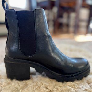 Steve Madden Black Chelsea Boot | Size 8.5